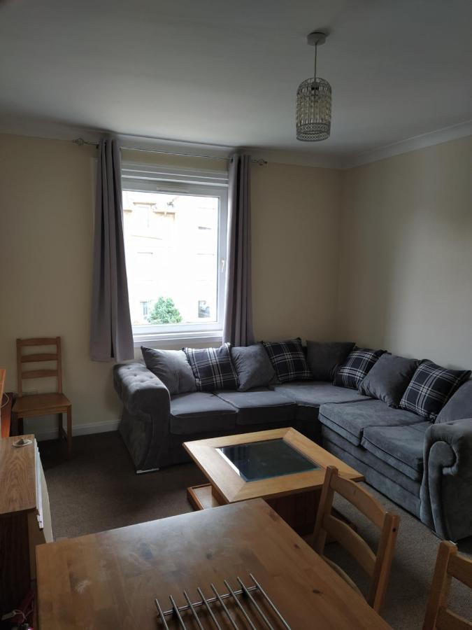 Self Catering 2 Bedroom Flat, Frequent Buses, 1-Minute Walk To Bus Stop, 20 Minutes To City Center Эдинбург Экстерьер фото