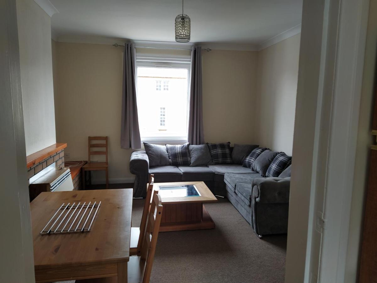 Self Catering 2 Bedroom Flat, Frequent Buses, 1-Minute Walk To Bus Stop, 20 Minutes To City Center Эдинбург Экстерьер фото
