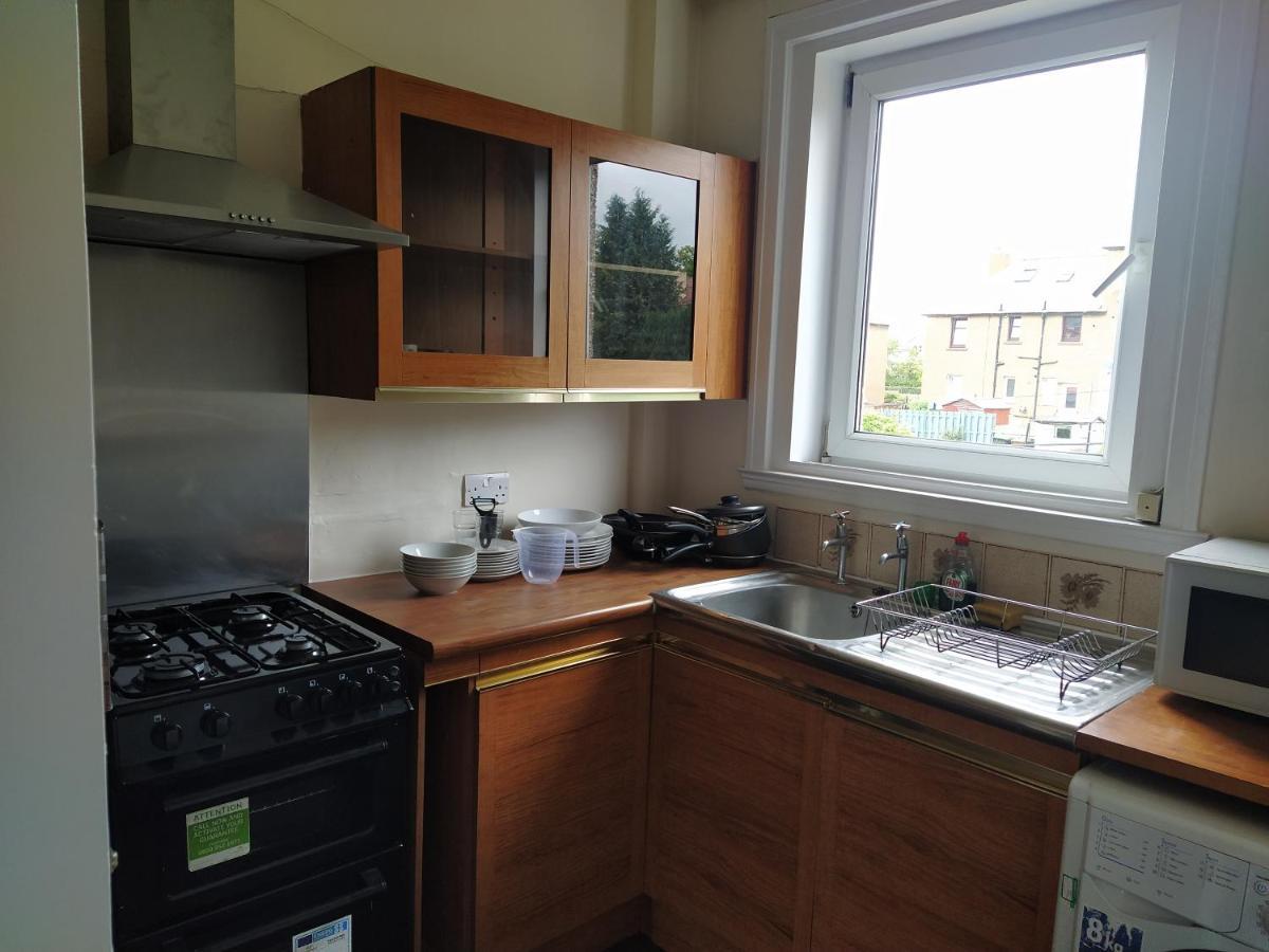 Self Catering 2 Bedroom Flat, Frequent Buses, 1-Minute Walk To Bus Stop, 20 Minutes To City Center Эдинбург Экстерьер фото
