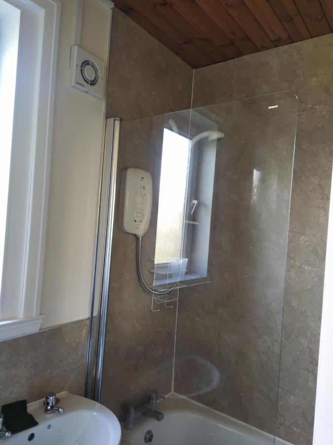 Self Catering 2 Bedroom Flat, Frequent Buses, 1-Minute Walk To Bus Stop, 20 Minutes To City Center Эдинбург Экстерьер фото