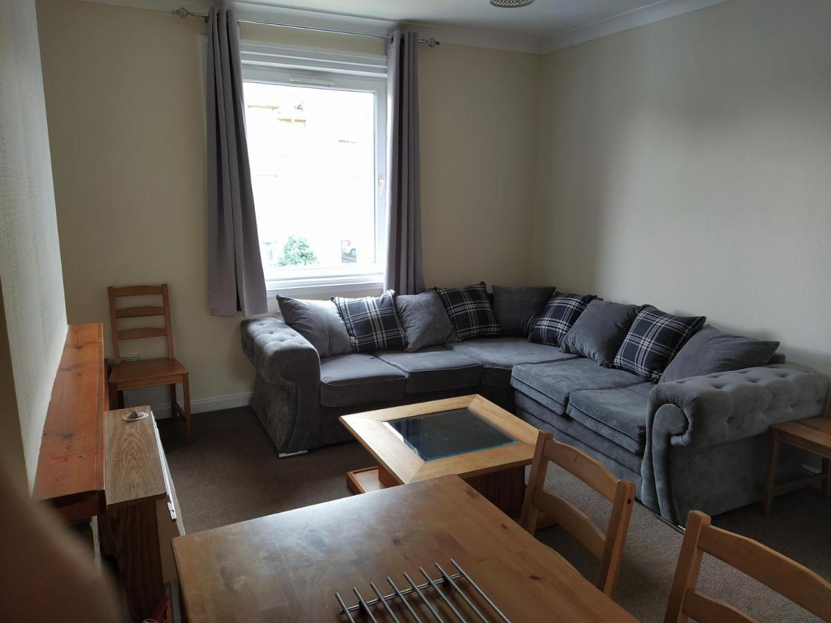 Self Catering 2 Bedroom Flat, Frequent Buses, 1-Minute Walk To Bus Stop, 20 Minutes To City Center Эдинбург Экстерьер фото