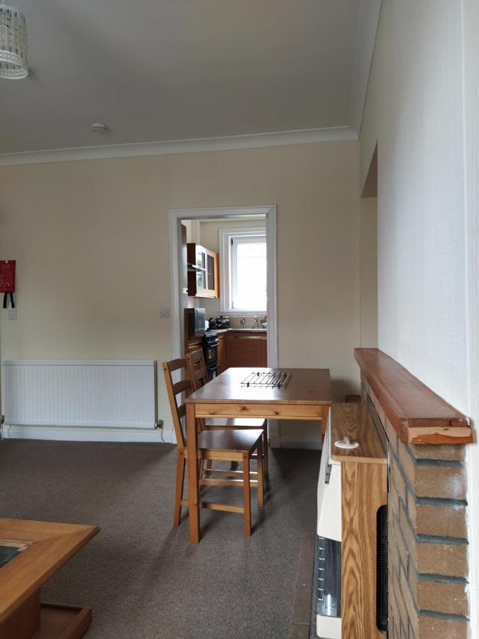 Self Catering 2 Bedroom Flat, Frequent Buses, 1-Minute Walk To Bus Stop, 20 Minutes To City Center Эдинбург Экстерьер фото